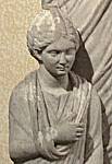 032. Statue representant une femme avec une jeune fille, probablement sa fille - 50-40 a.C.jpg 032. Statue representant une femme avec une jeune fille, probablement sa fille - 50-40 a.C.jpg